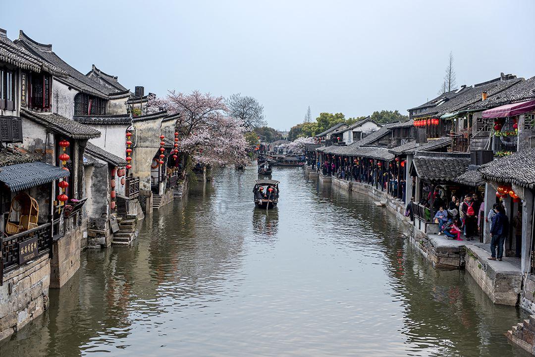 高效问答网站-有一只鸟站立在石头上,旁边是水,是什麼字,专业解答你的问题